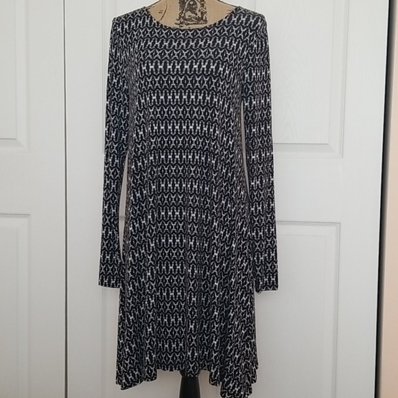 Old Navy Dresses & Skirts - 🖤Old Navy swing dress